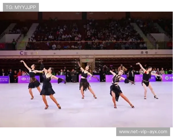 “金牛区城北体育馆：运动舞蹈赛场精彩连连，舞者们挑战节奏与力量极限”