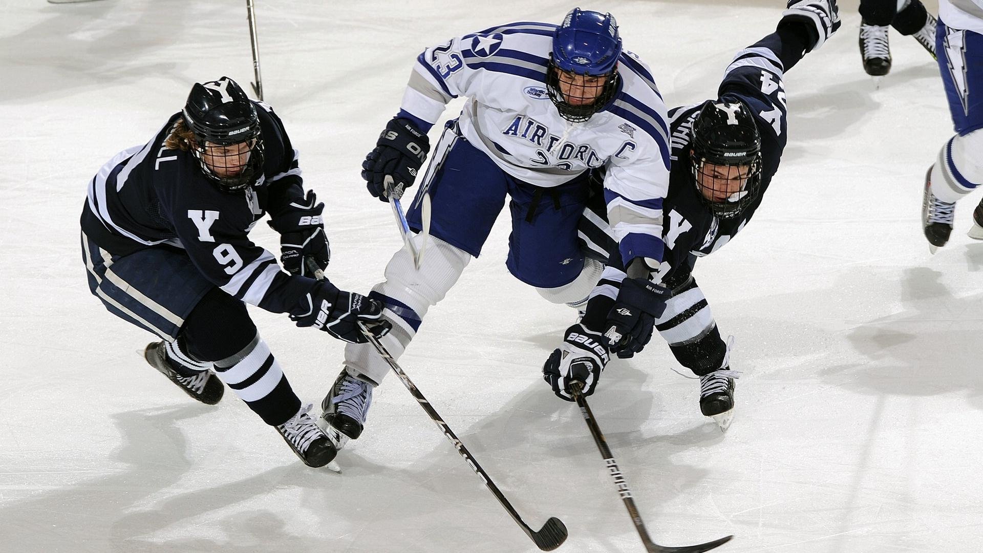 关键时刻在场!布朗尼vs热火集锦:2分2助3断+秀詹姆斯式空接暴扣,布朗尼 nba